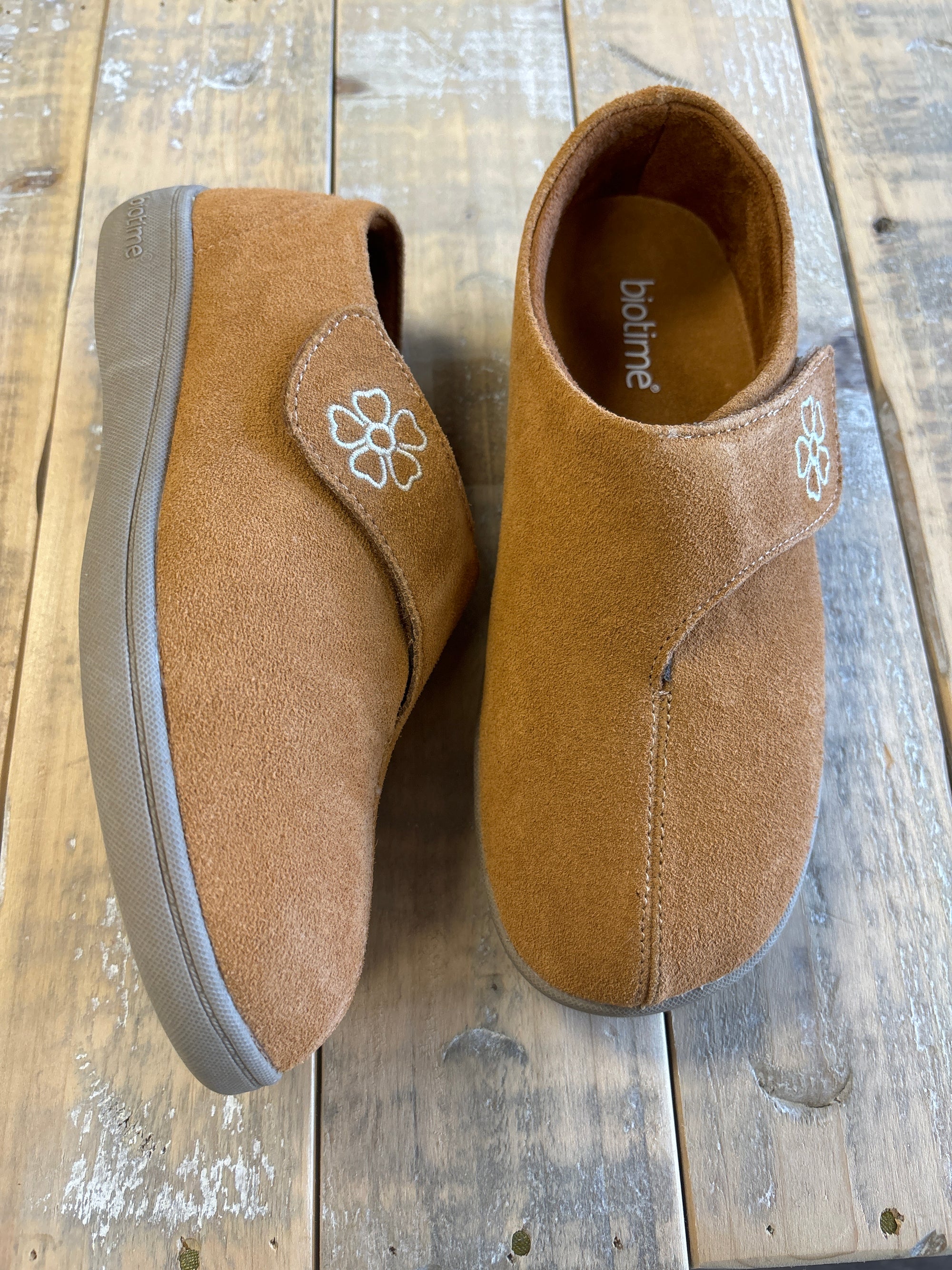 Biotime Women's Mia Slipper in Chestnut