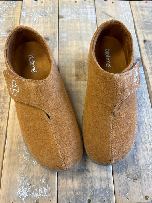 Biotime Women's Mia Slipper in Chestnut