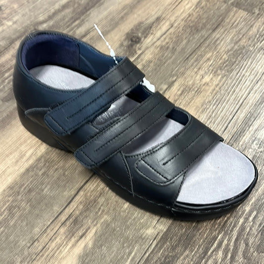 Propet Women's Vita Walker by Propet in Wide  (Black)