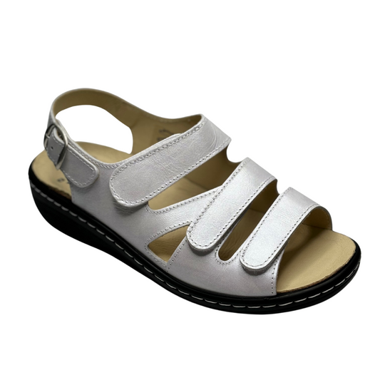 Volks Walkers 15502 White with Backstrap *LAST PAIR*