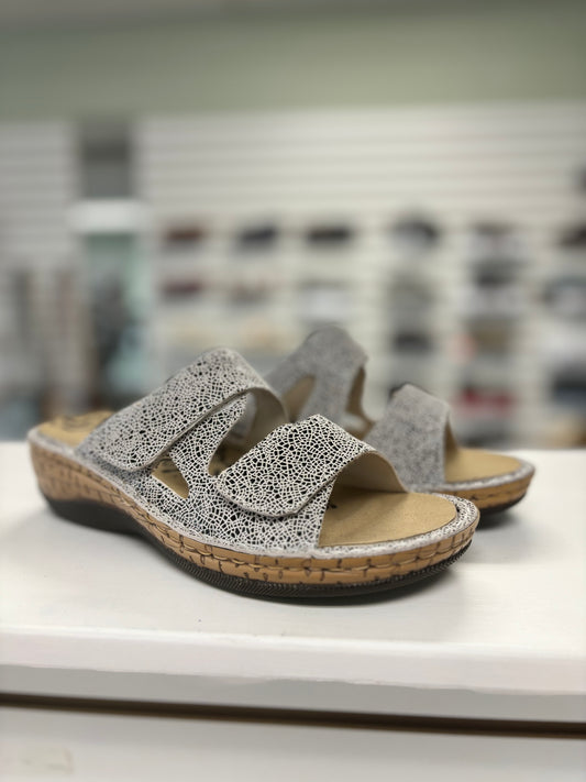 Propet Women's Joelle in Wide (Black and White)