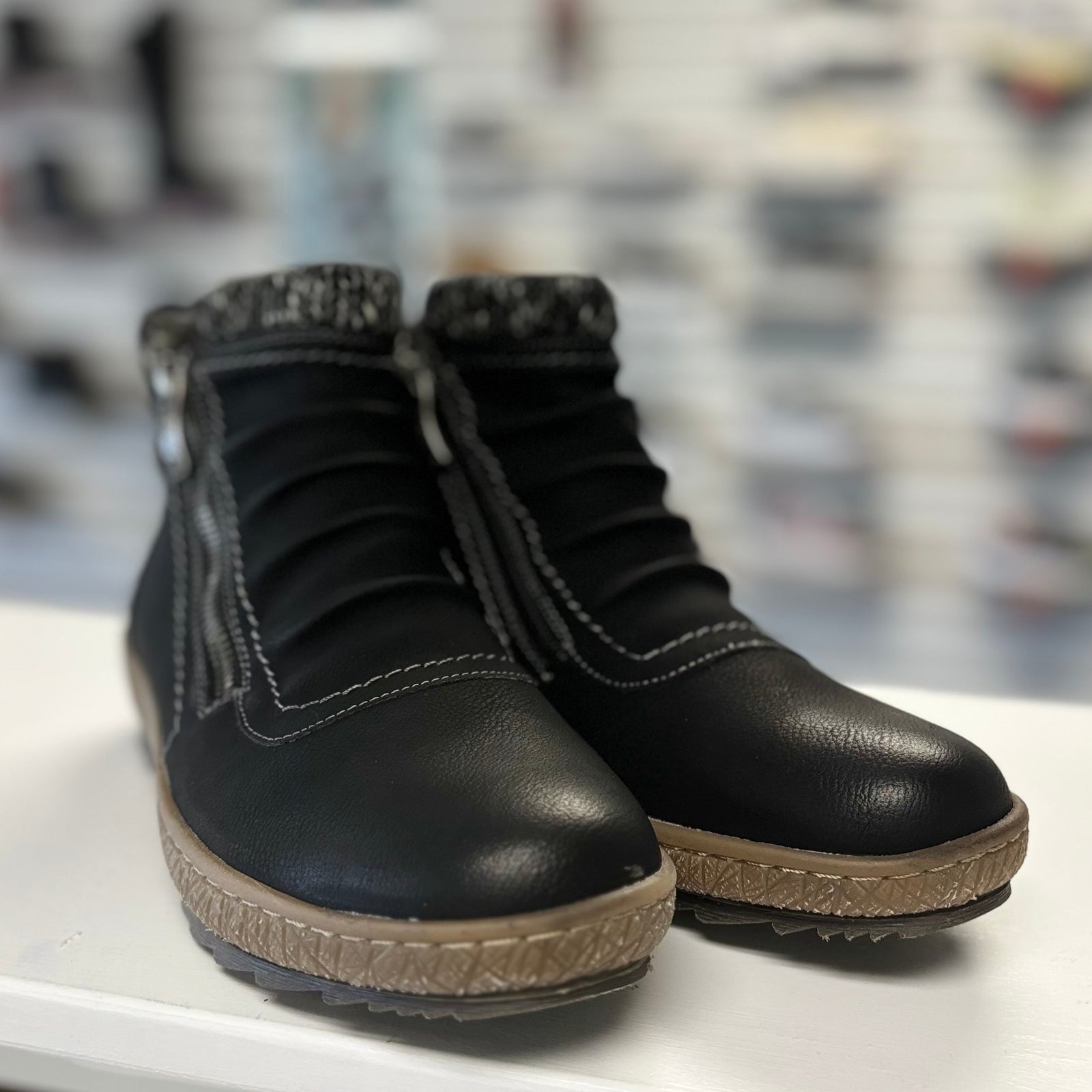 Relife ® Women’s 5717 Double Zip in Black