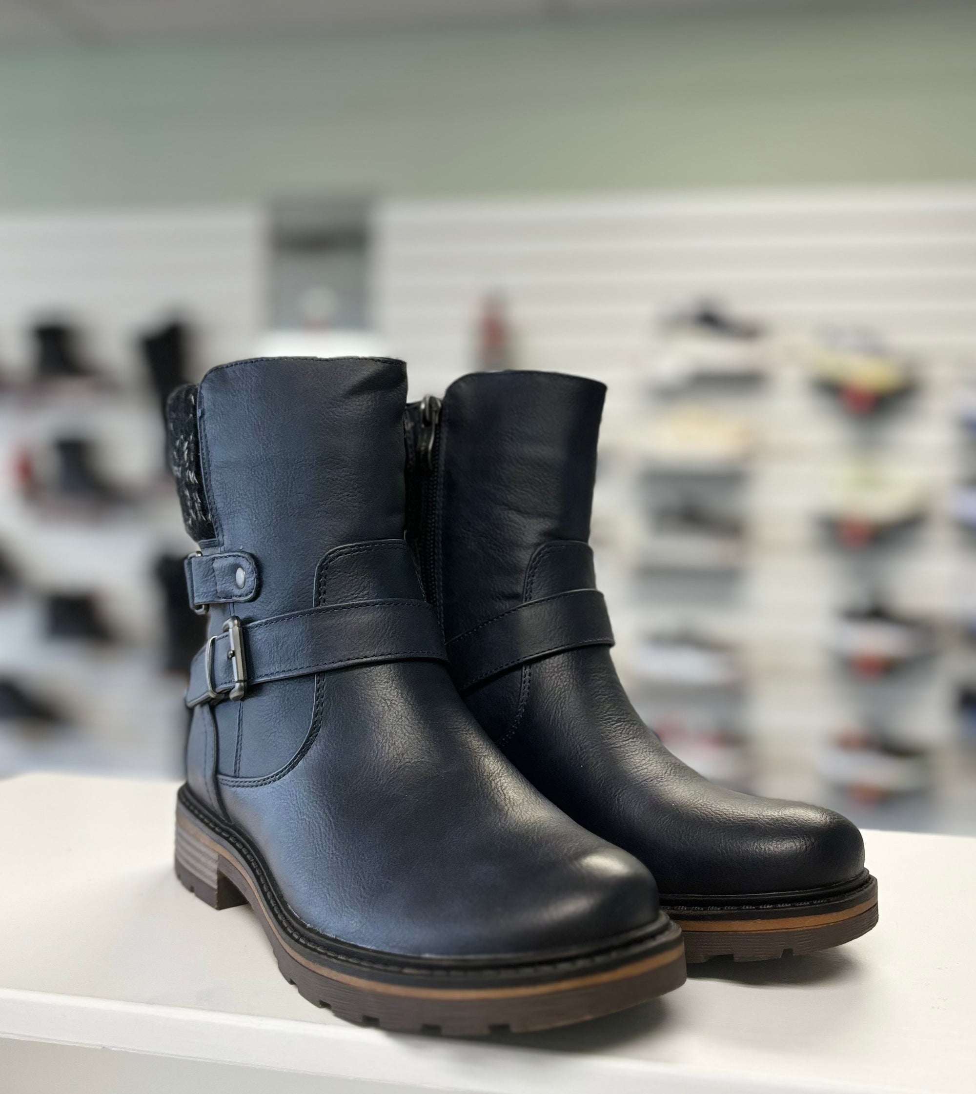 Wanderlust Women's Alana in Navy