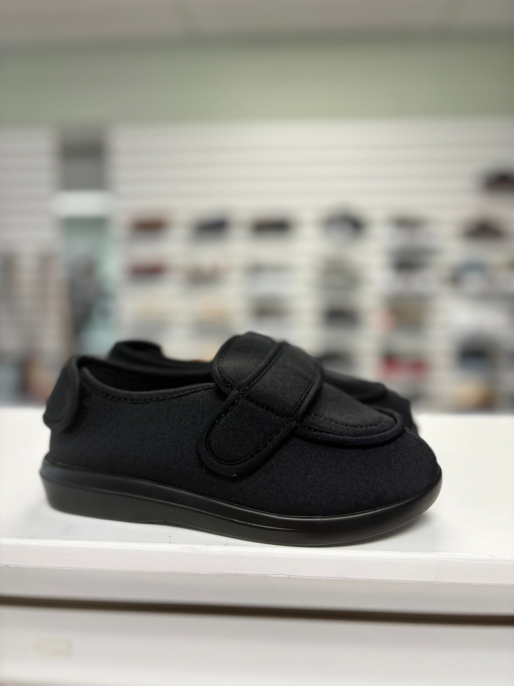 Propet Cronus in Black - Wide