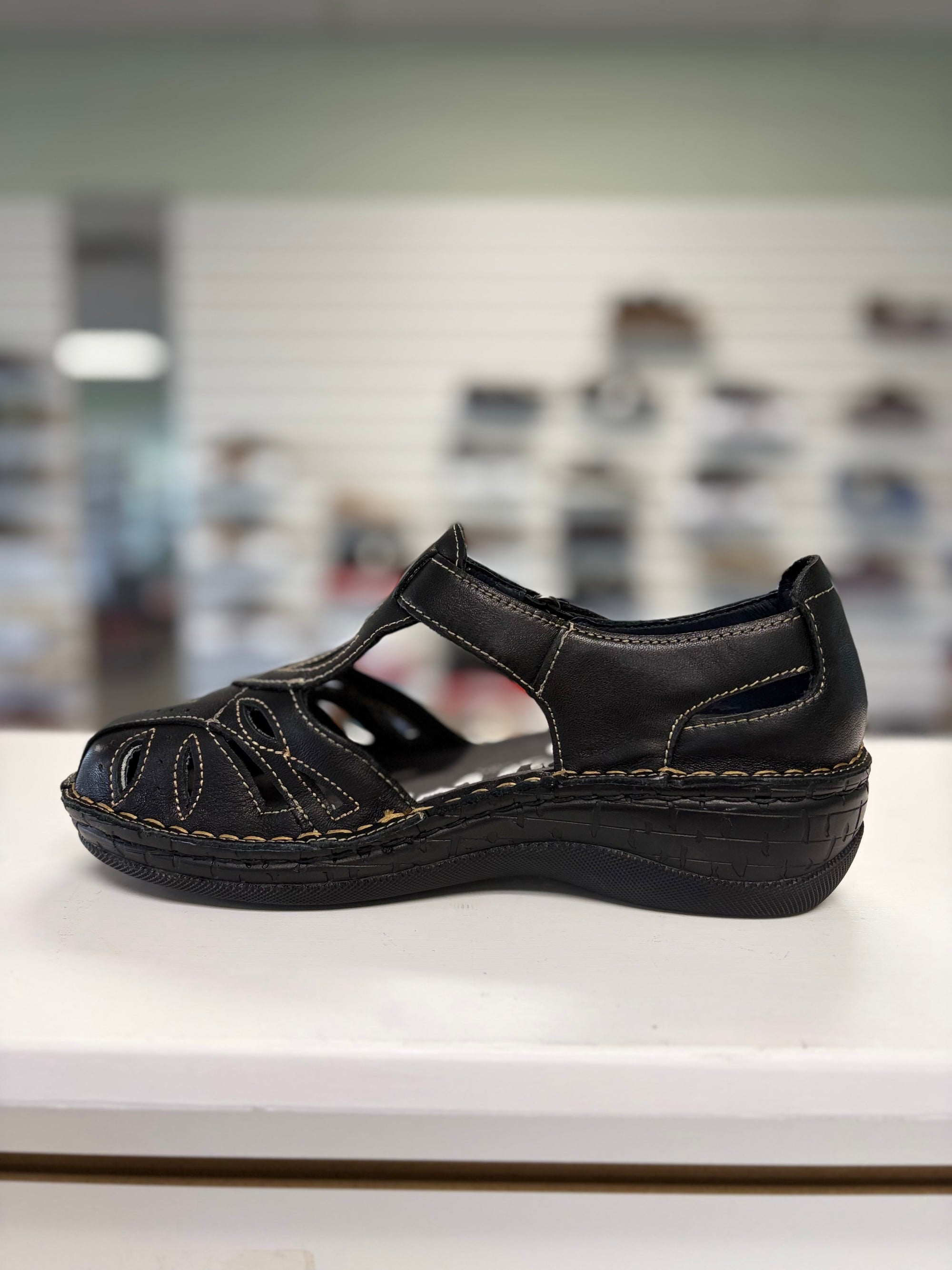 Propet Women's Jenna Closed Toe Sandal in Black Leather *EXTRA WIDE / 2E*