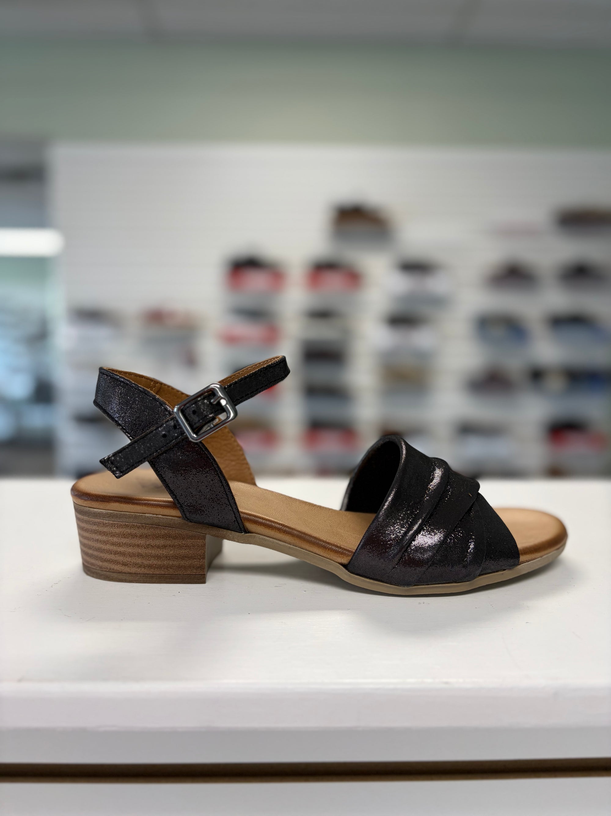 Wonder Walk Mel Black Leather