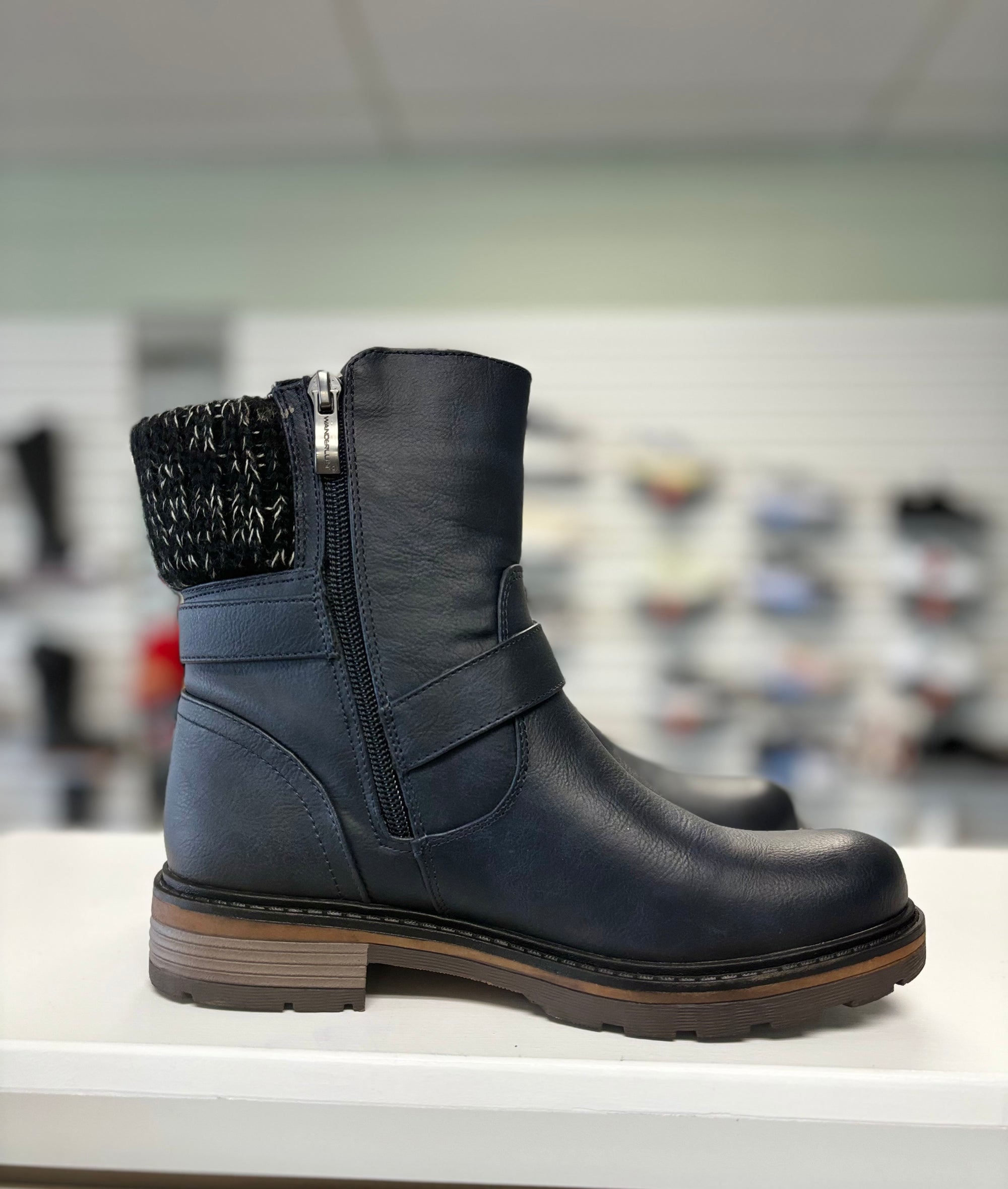 Wanderlust Women's Alana in Navy