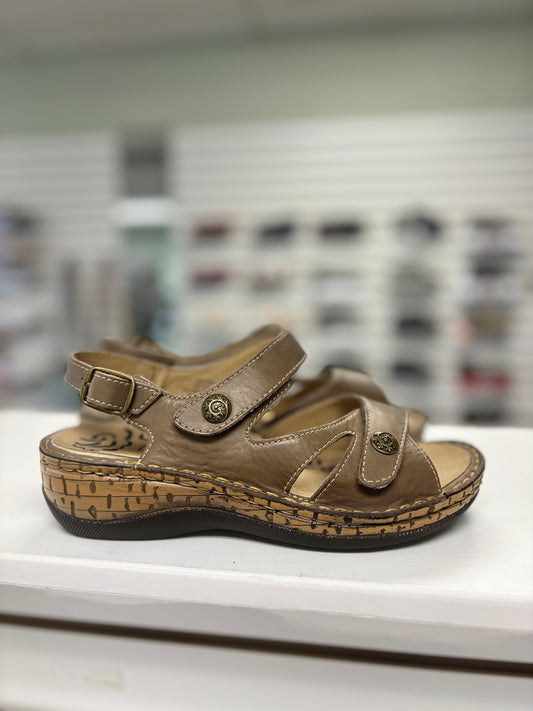 Propet Women's Jocelyn  in Khaki  *WIDE* *LAST PAIR SIZE 6*