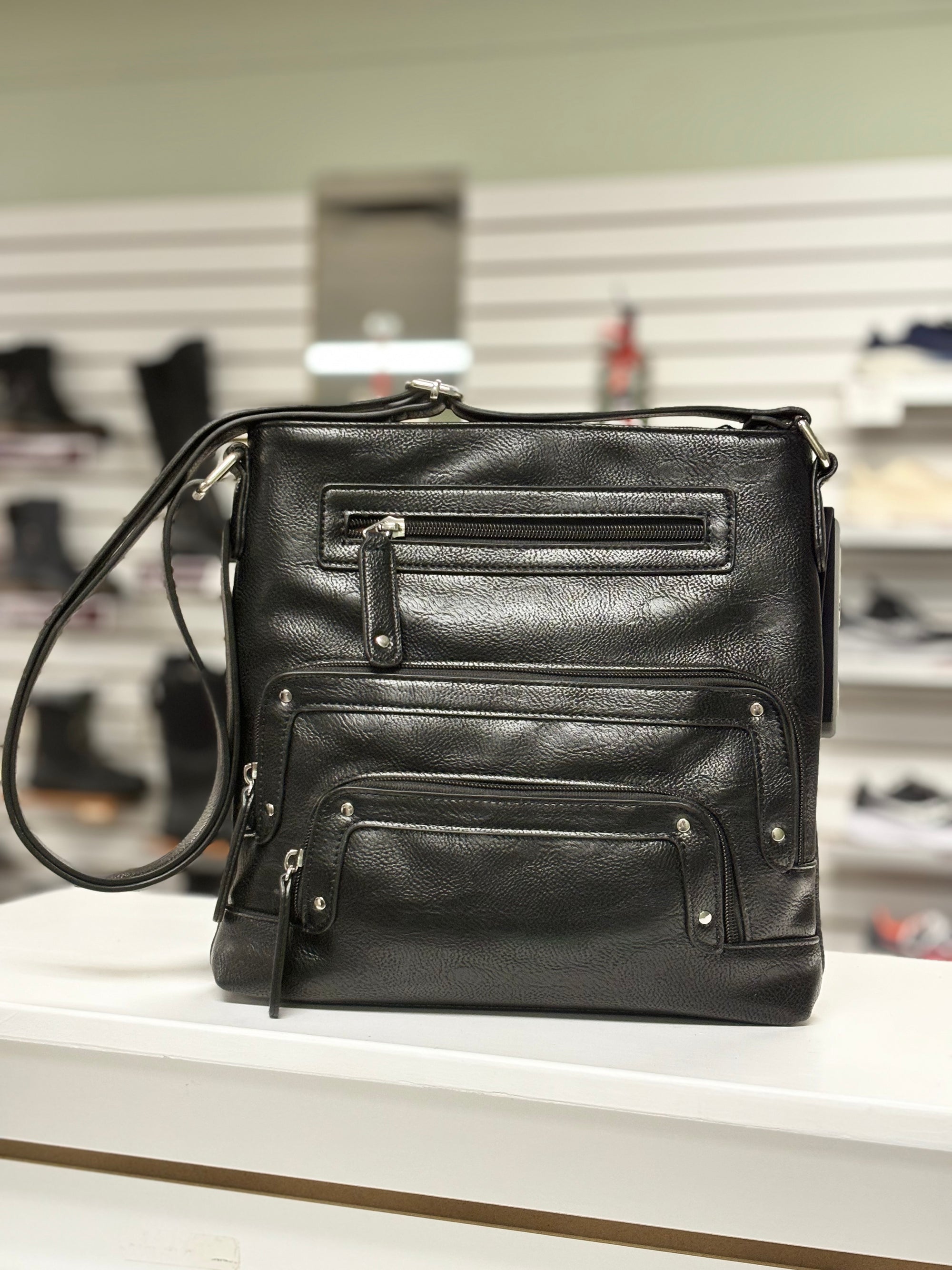 La Diva Large Crossbody Black 43916