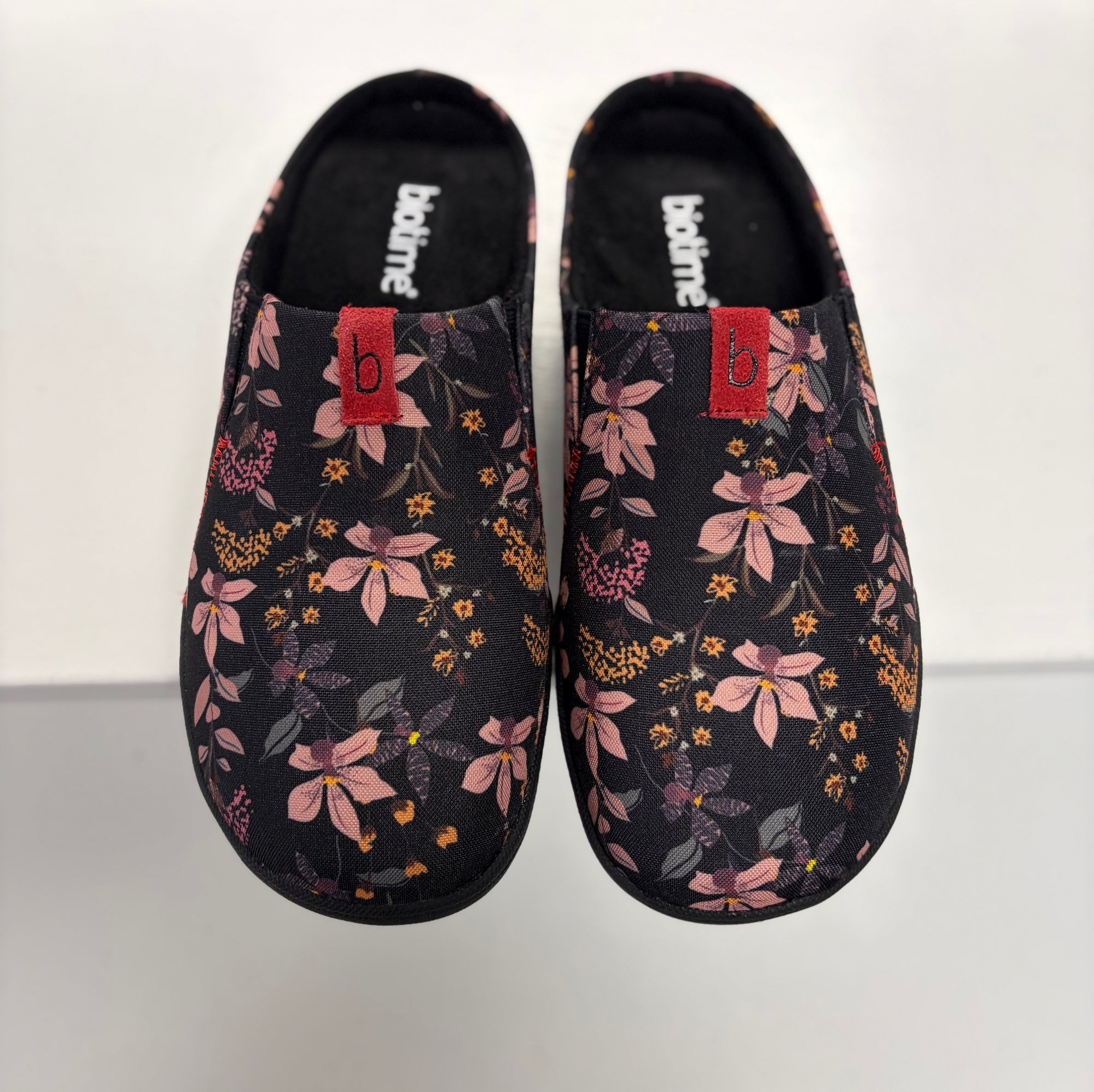 Biotime Women's Peri Black Fabric Slipper