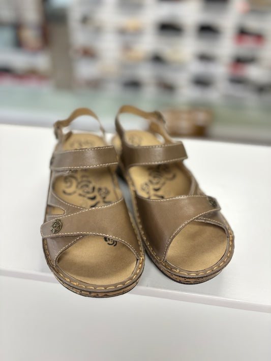 Propet Women's Jocelyn  in Khaki  *WIDE* *LAST PAIR SIZE 6*