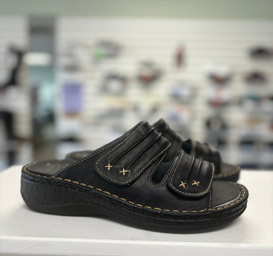 Propet Women's June in Black *WIDE* *LAST PAIR SIZE 8*