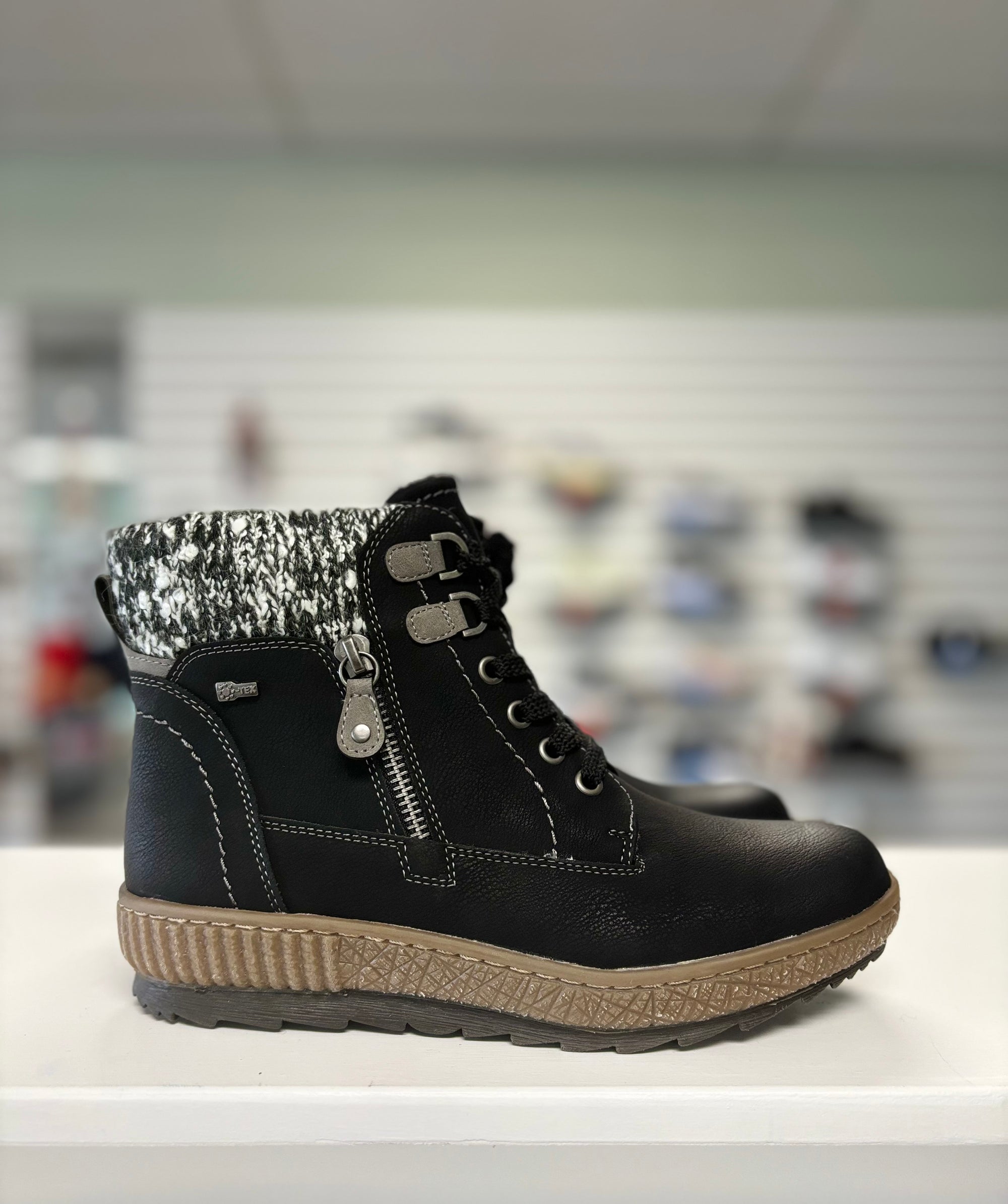 Relife ® Women’s 5717 Lace with Zip in Black