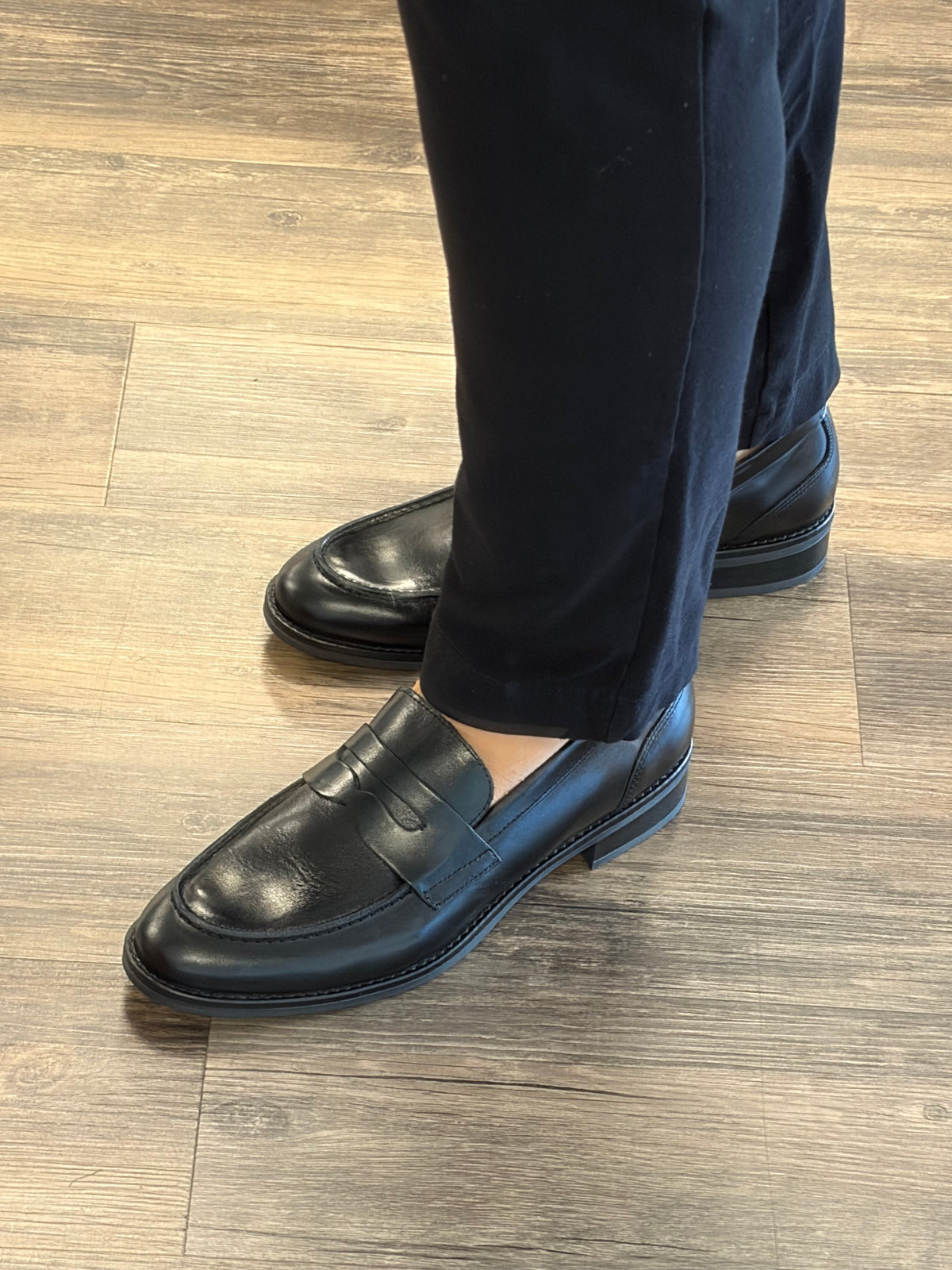 Dorking Harvard D8710 in Sierra Black Leather