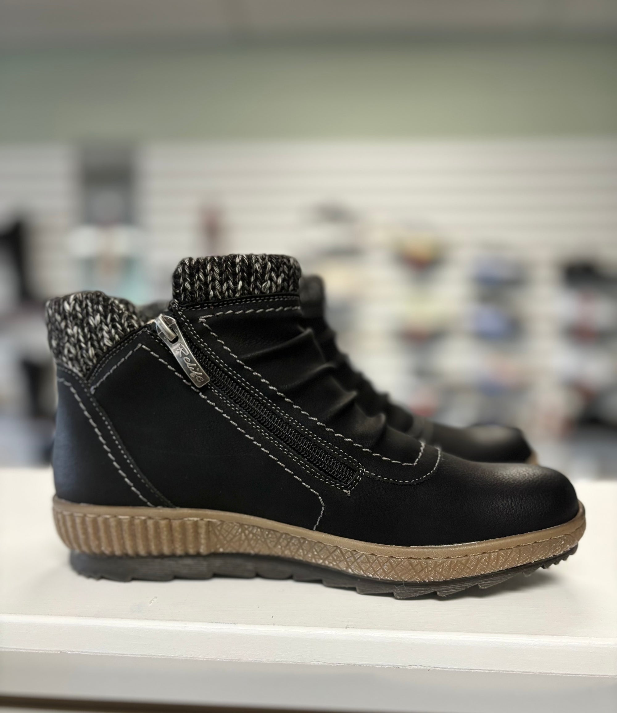 Relife ® Women’s 5717 Double Zip in Black