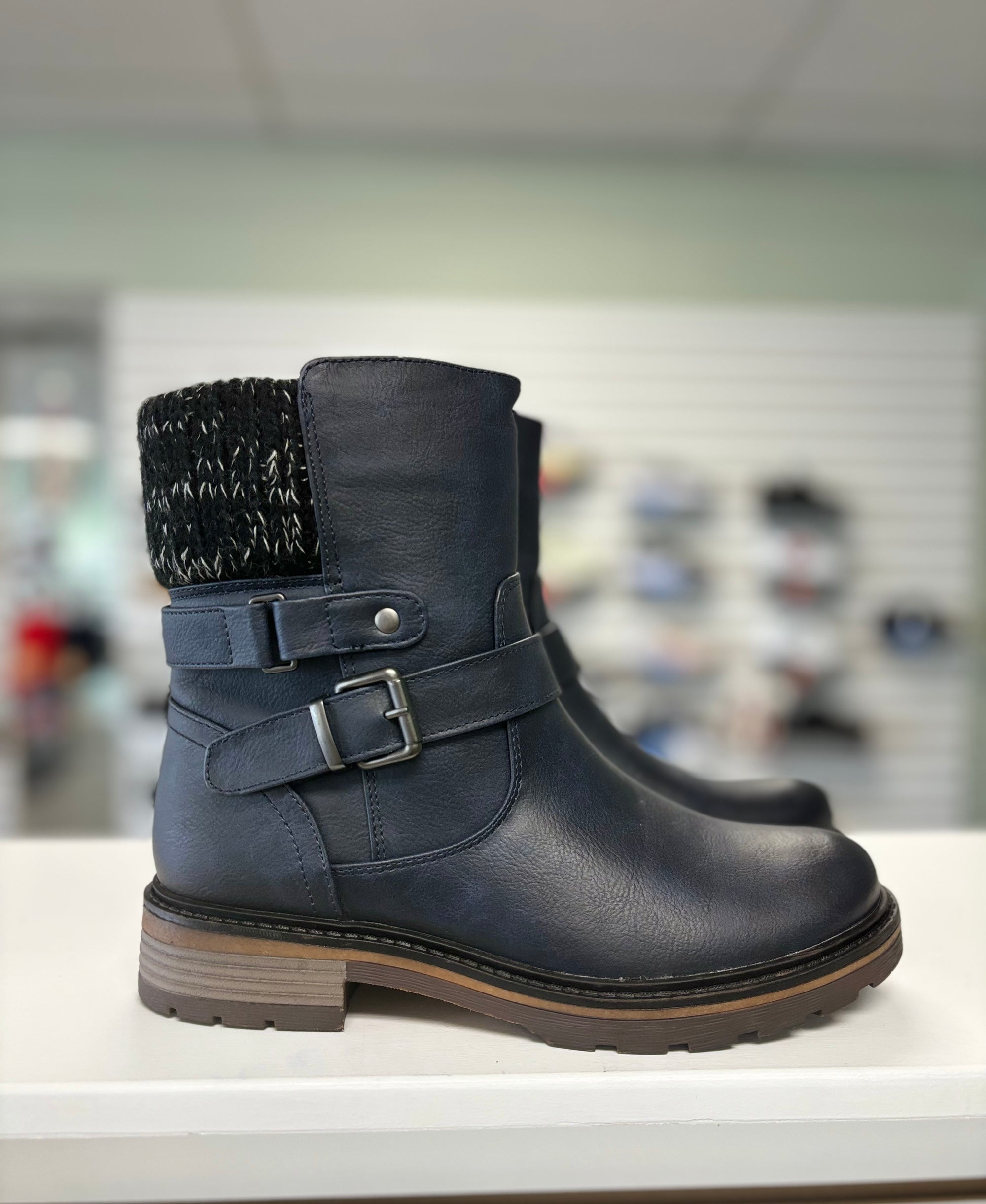 Wanderlust Women's Alana in Navy