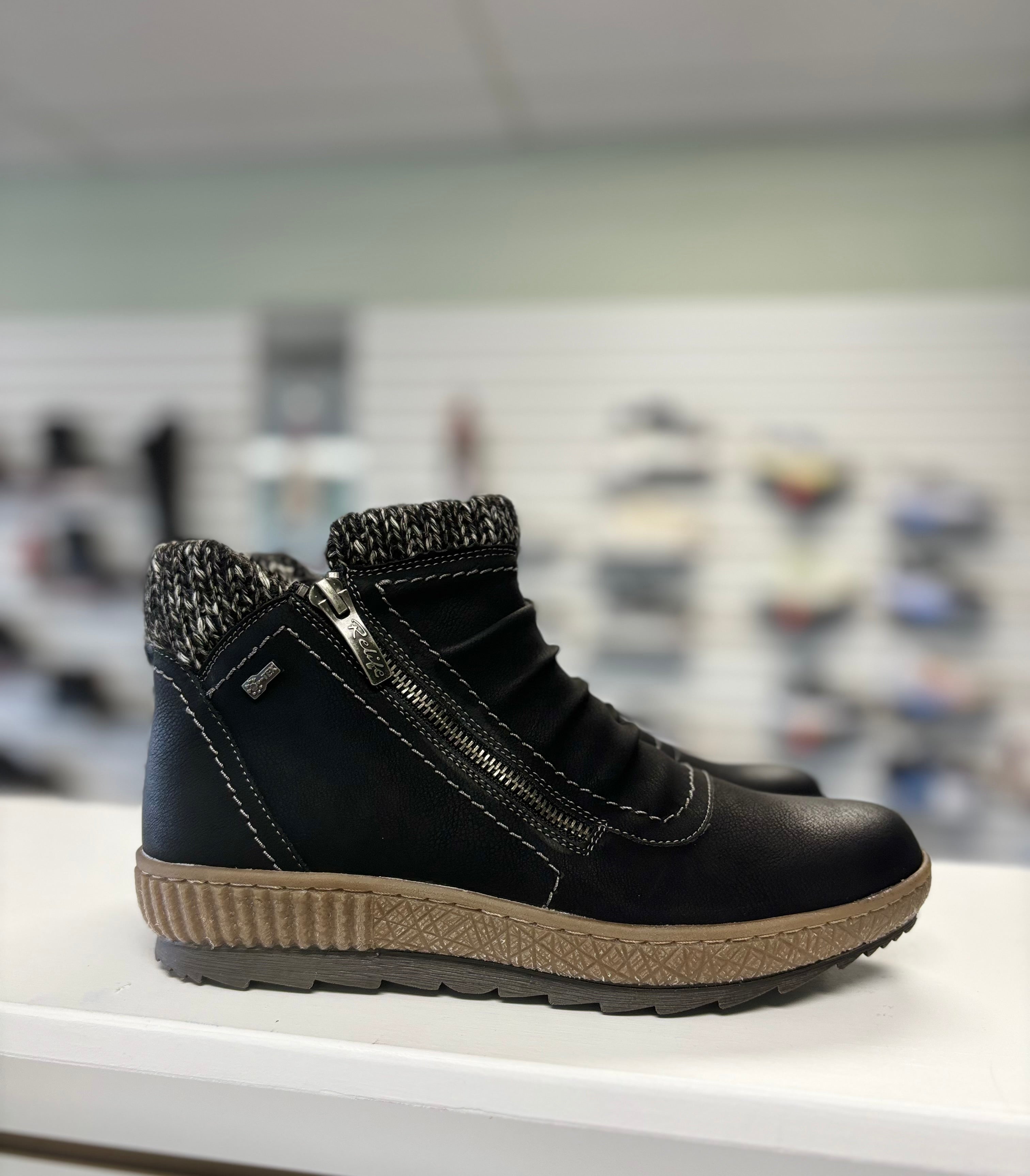 Relife ® Women's 5717 Double Zip in Black – The Shoebox - Sarnia
