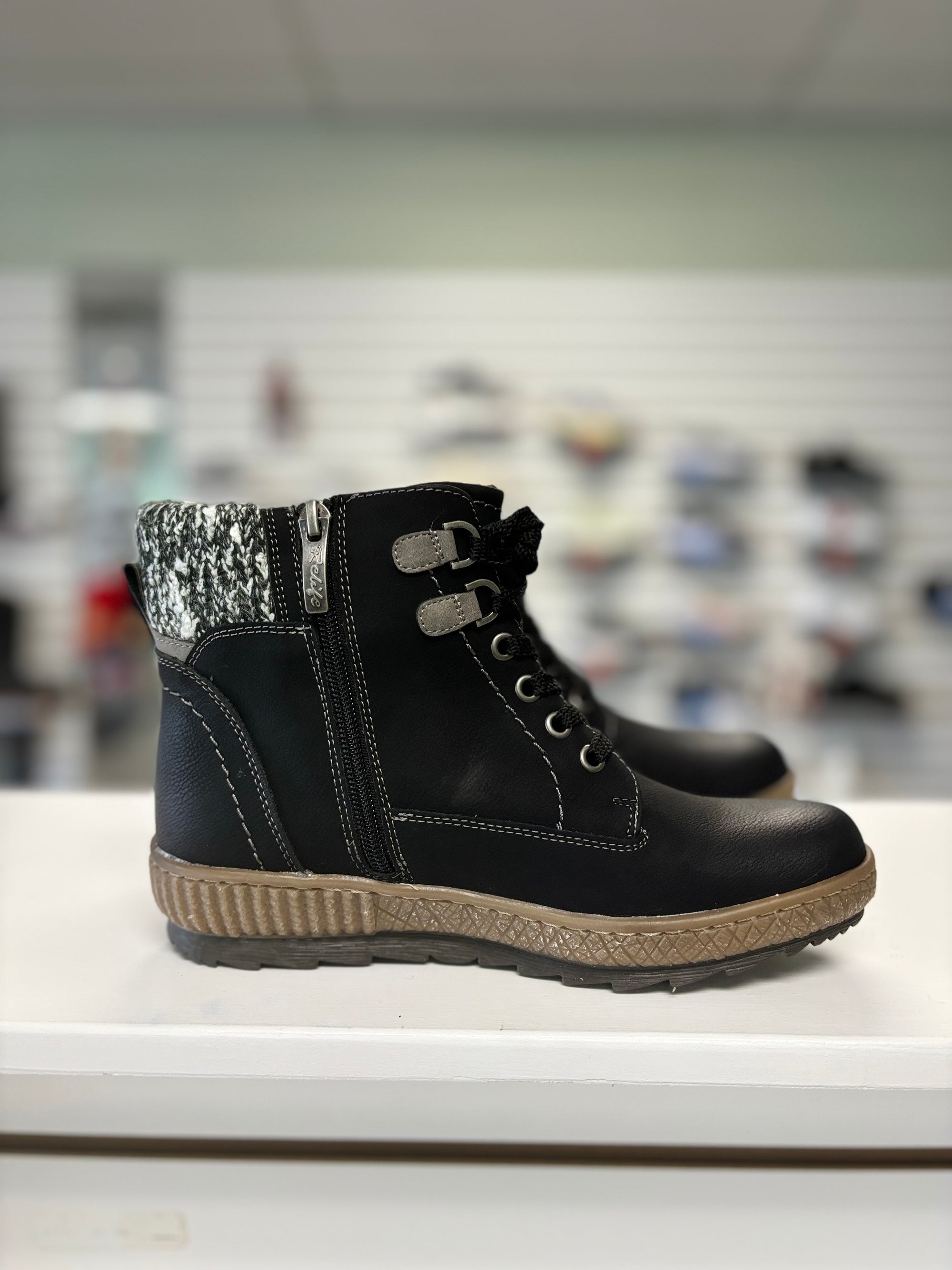 Relife ® Women’s 5717 Lace with Zip in Black