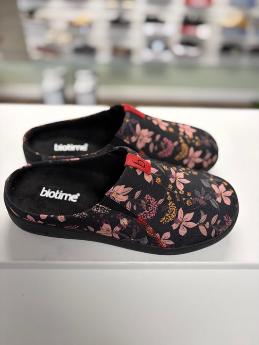 Biotime Women's Peri Black Fabric Slipper
