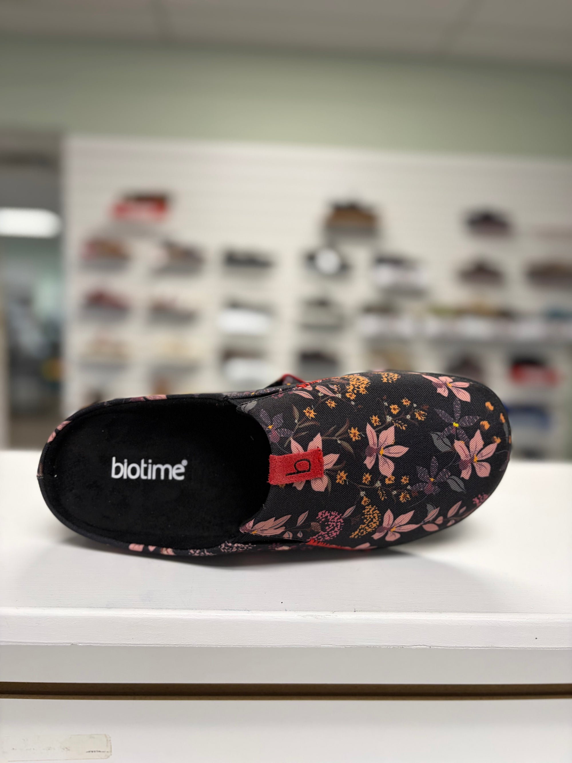 Biotime Women's Peri Black Fabric Slipper