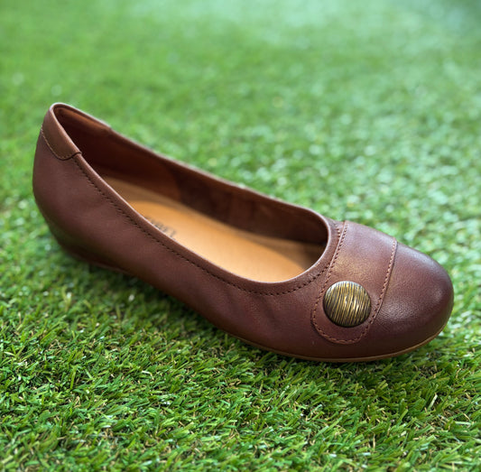 Josef Seibel Women's Florina 04 in Cognac Leather