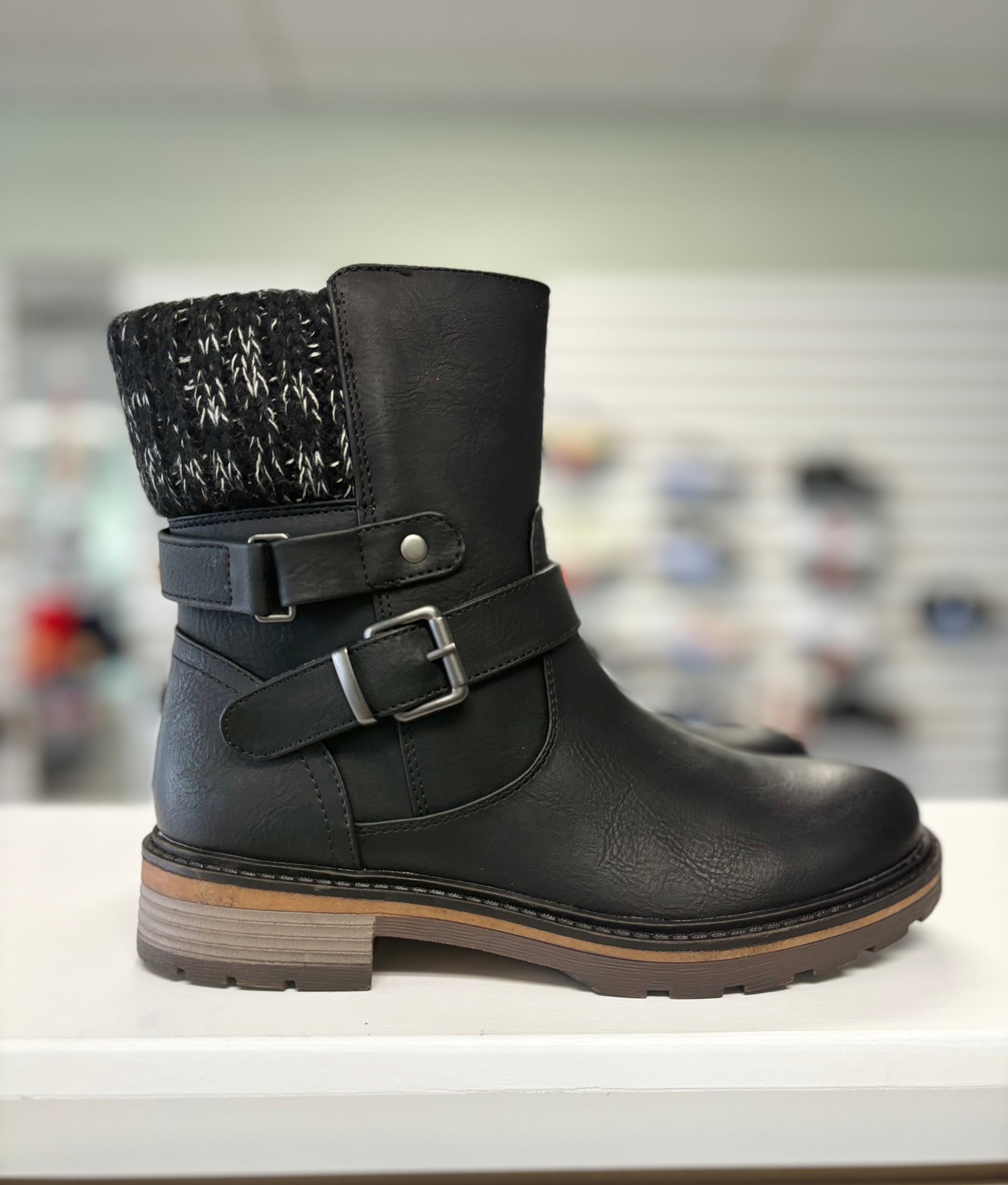 Wanderlust Women's Alana in Black