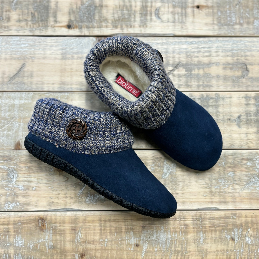 Biotime Kai in Navy